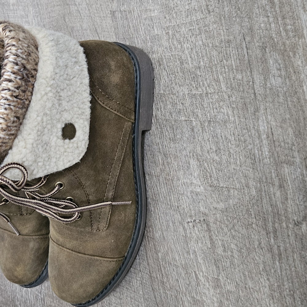 Cliffs by WHITE MOUNTAIN Olive Lace Up Boots